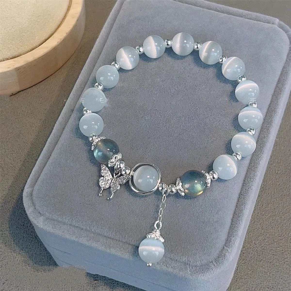 Fashionable ladies beaded bracelet - Image 4